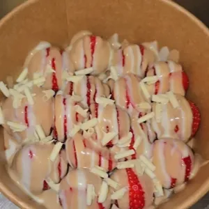 White Bliss Loaded Strawberries 